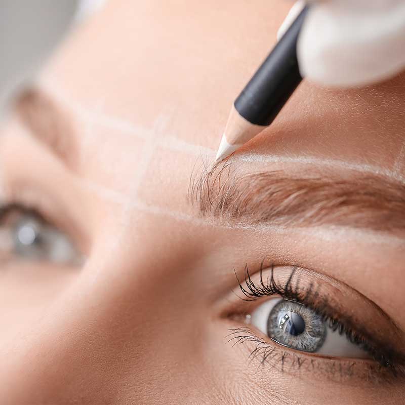 Augenbrauenbehandlungen